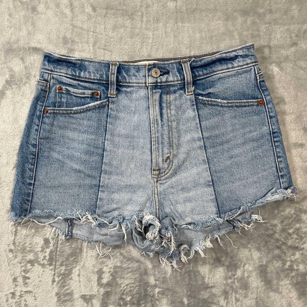 Abercrombie & Fitch Shorts Size 29 8 High Rise Mom Light Wash Denim Cutoffs